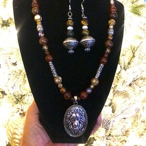 Necklace and earring set